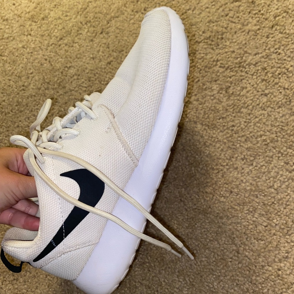 White Nike tennis shoes